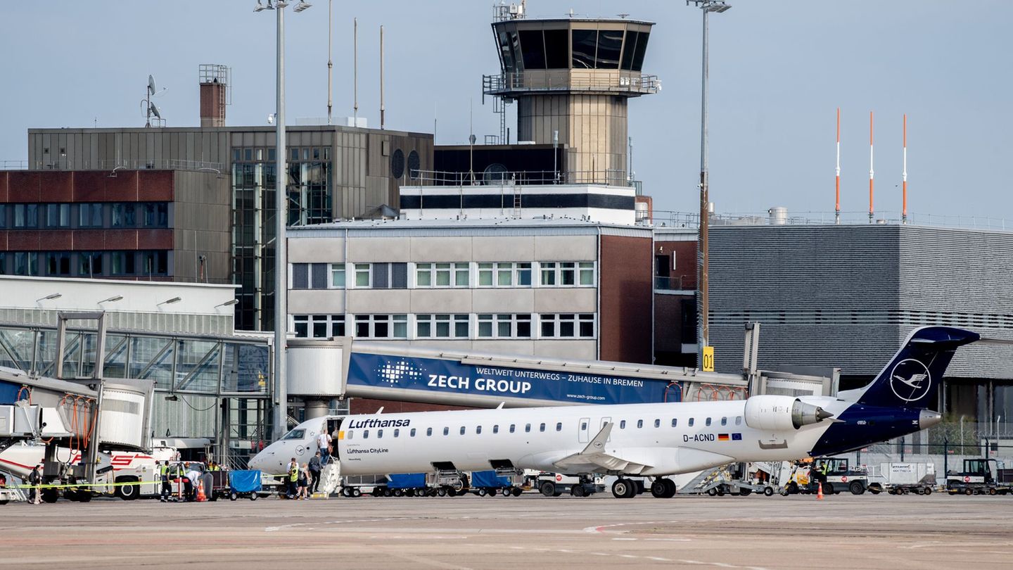 Ein Drohnenflug in unmittelbarer Nähe des Bremer Flughafens hat für Störungen gesorgt. (Archivbild) Foto: Hauke-Christian Dittri