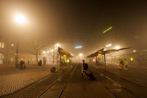 Die Haltestellen am Hauptbahnhof in Mainz werden nur von wenigen Verkehrsmitteln des öffentlichen Personen-Nahverkehr (ÖPNV) ang