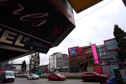 Die Pop-Up Bike-Lane auf der Reeperbahn bleibt dauerhaft. (Archivbild) Foto: Marcus Brandt/dpa