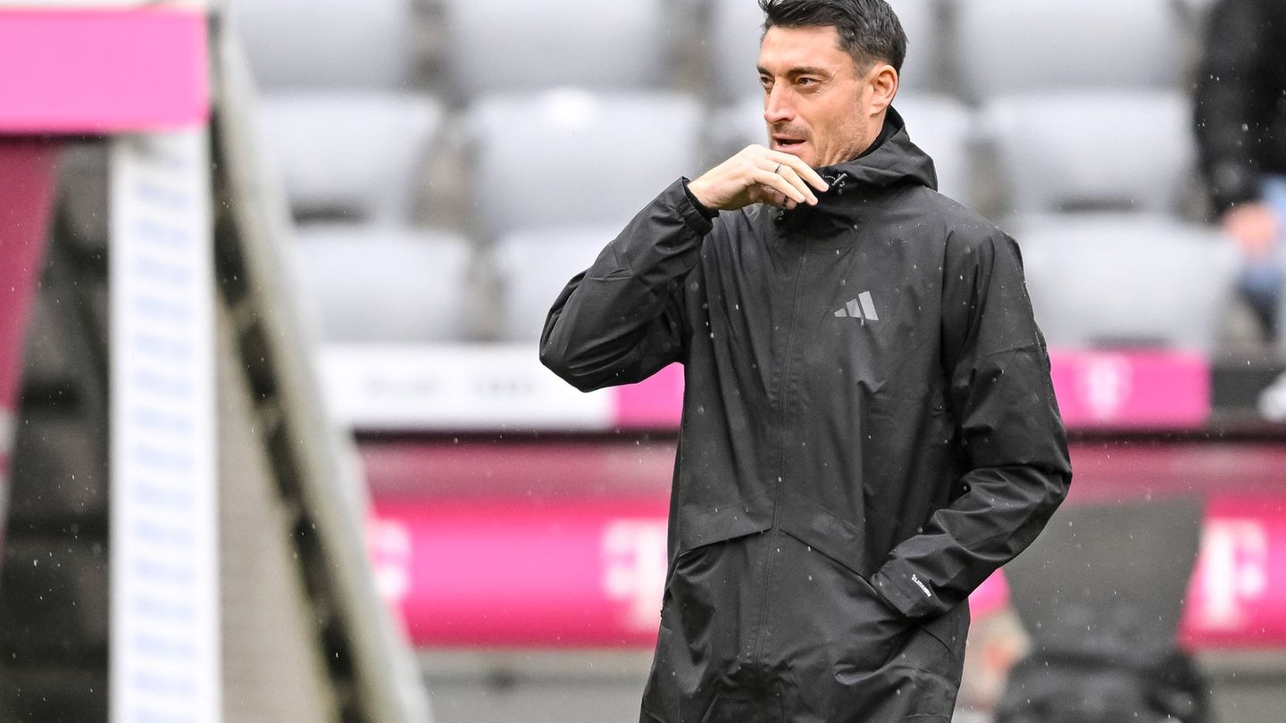 Albert Riera und die Eintracht wollen gegen Freiburg gewinnen (Archivbild). Foto: Harry Langer/dpa