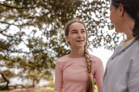 Pubertät und Wechseljahre: Mutter und Tochter im Konflikt