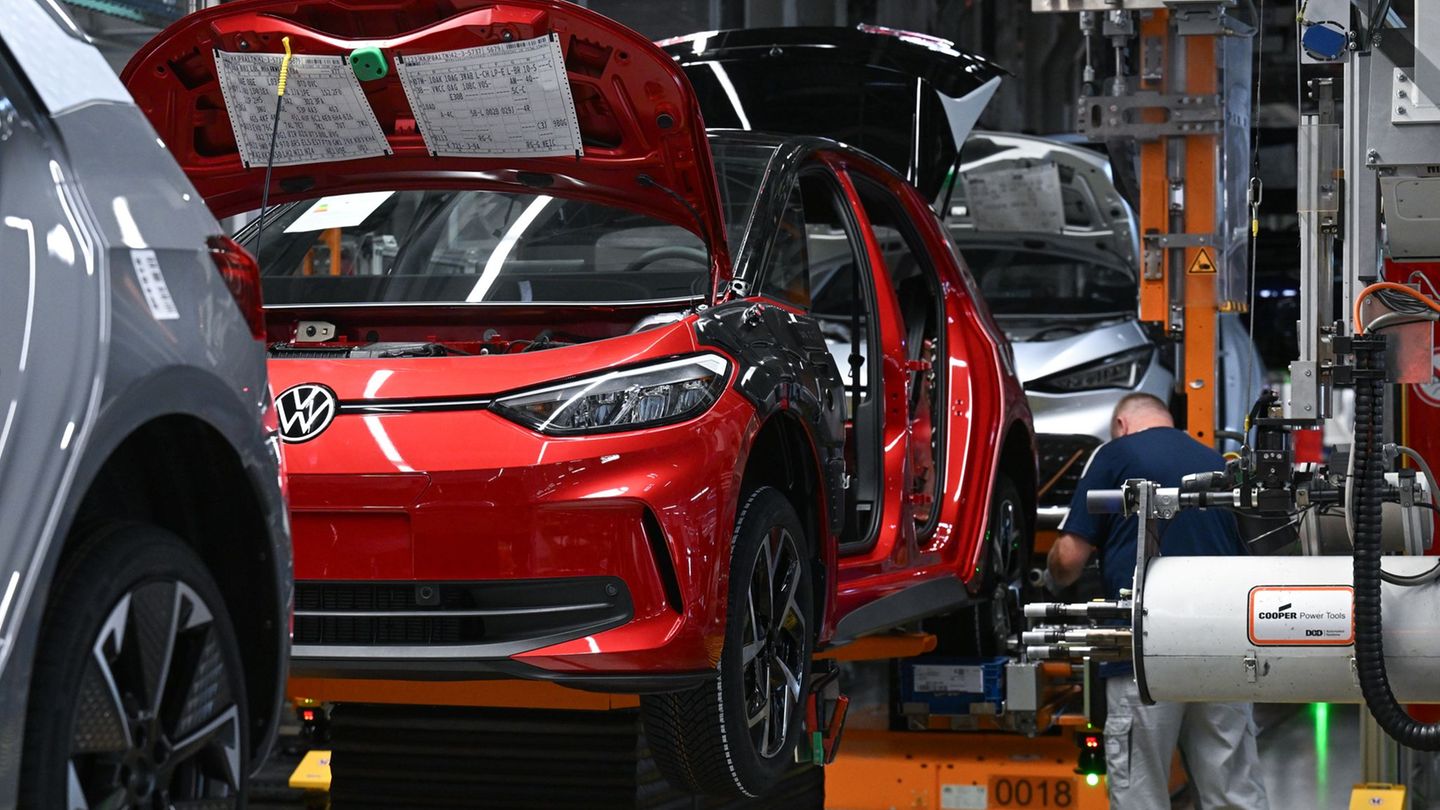 Die Autofabrik von Volkswagen in Zwickau ist auf den Bau von Elektrofahrzeugen spezialisiert. (Archivbild) Foto: Hendrik Schmidt