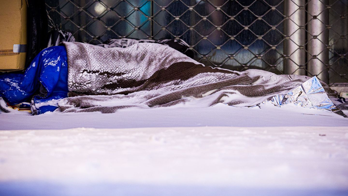 Wer diesen Winter auf der Straße ausharrt, muss bei eisigen Temperaturen ums Überleben kämpfen. (Archivbild) Foto: Moritz Franke