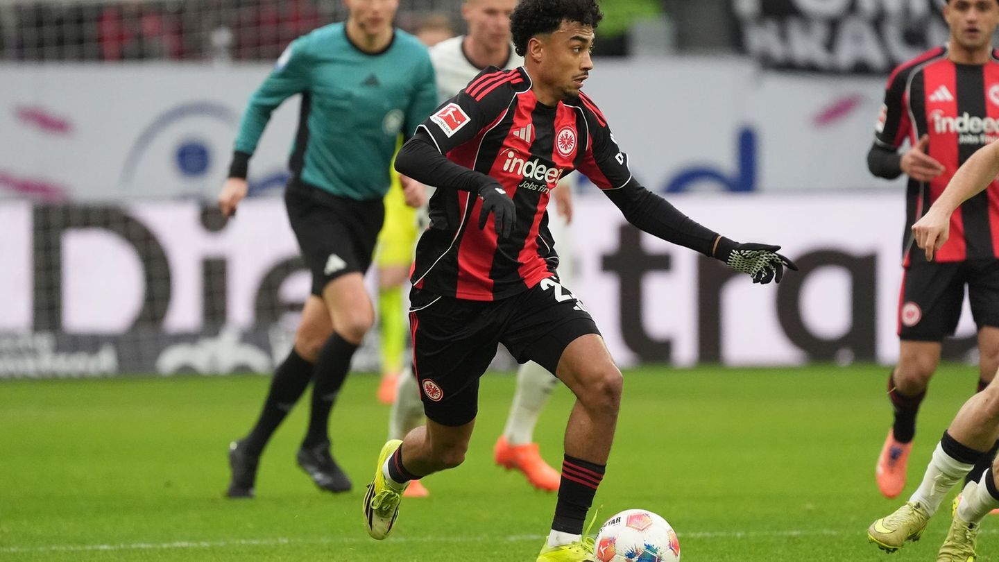 Nathaniel Brown genießt bei Coach Albert Riera hohes Ansehen (Archivbild). Foto: Marc Schüler/dpa