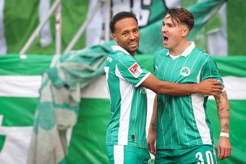 Will auch gegen Schalke jubeln: Felix Klaus (r). Foto: Daniel Karmann/dpa