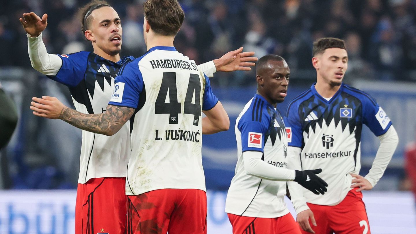 HSV-Profi Yussuf Poulsen (l) steht vor der Partie gegen seinen Ex-Club. (Archivbild) Foto: Christian Charisius/dpa