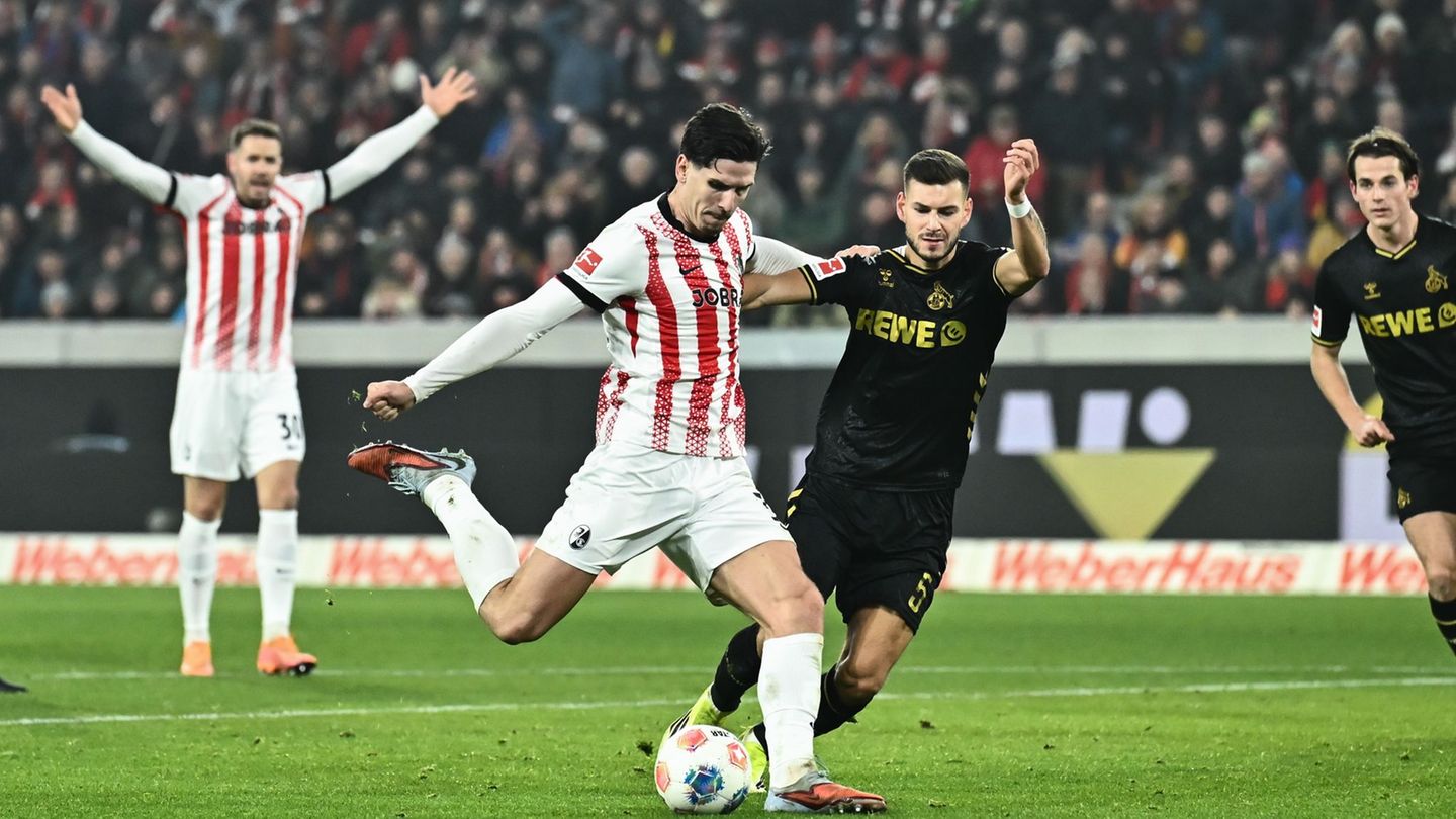 Gegen den 1. FC Köln erzielte Freiburgs Stürmer Igor Matanovic den 2:1-Siegtreffer. Foto: Silas Stein/dpa