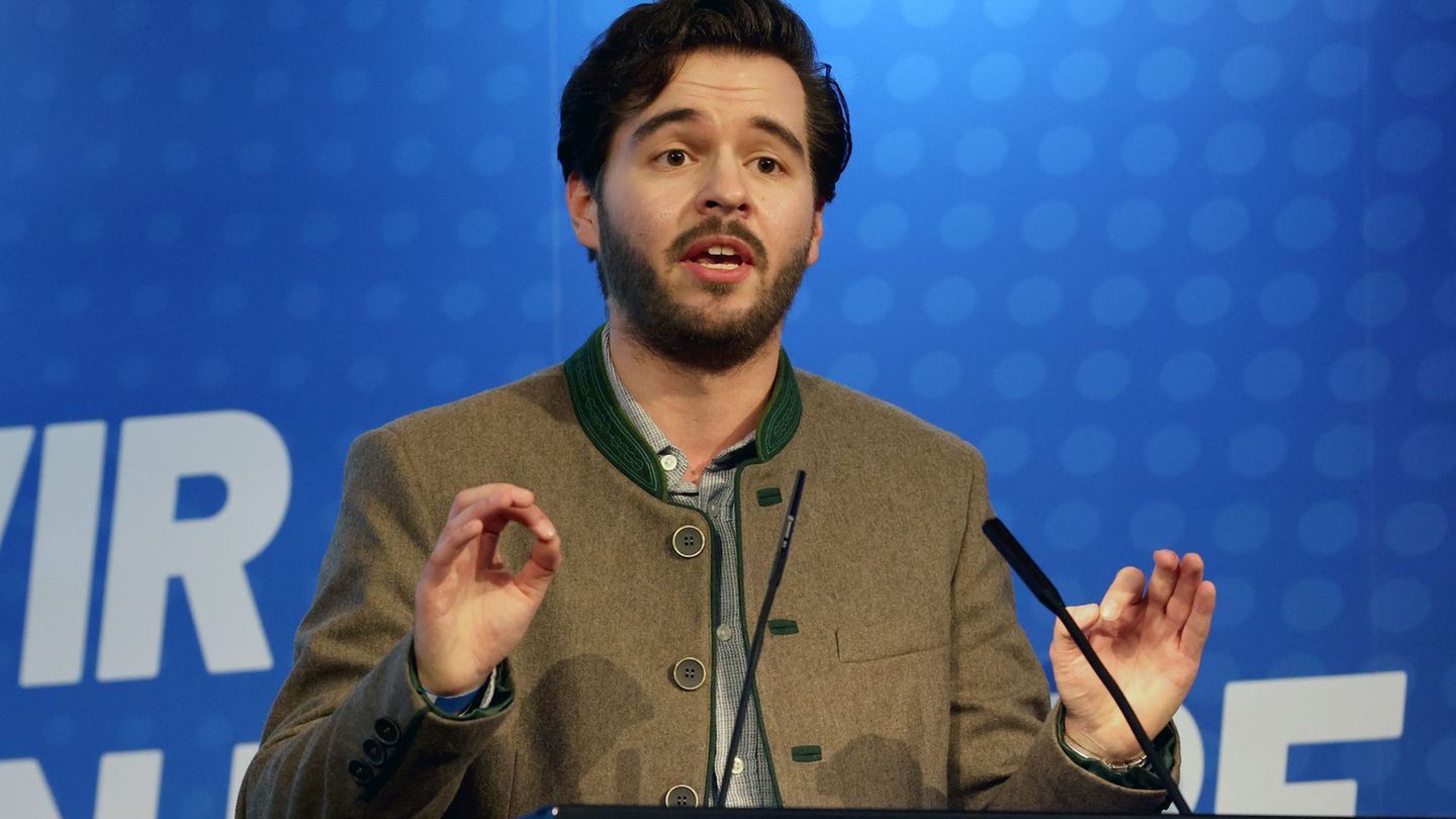 "Selbst wenn uns diese Behörde anders einstufen würde, wäre uns das politisch gleichgültig", sagt AfD-Politiker Dario Seifert. F