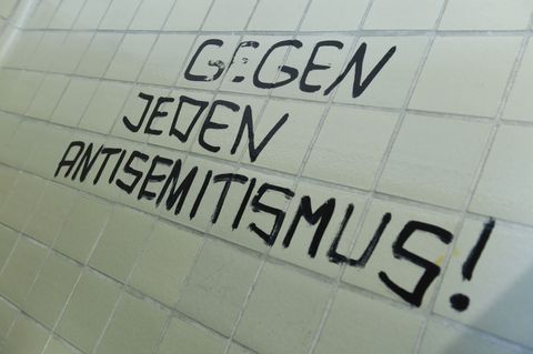 Schüler in Bayern berichten von Antisemitismus. (Symboldbild) Foto: Arne Dedert/dpa