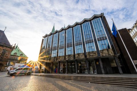 Die beiden Abgeordneten haben sich für ihre Post entschuldigt. (Symbolbild) Foto: Sina Schuldt/dpa