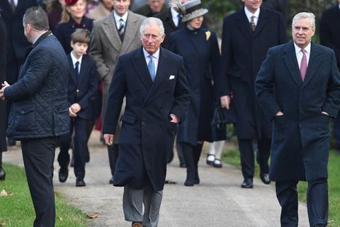 Ex-Prinz Andrew (r.) soll seinen Bruder Charles hassen und daher anfällig für eine angebliche Manipulation durch russische Spi