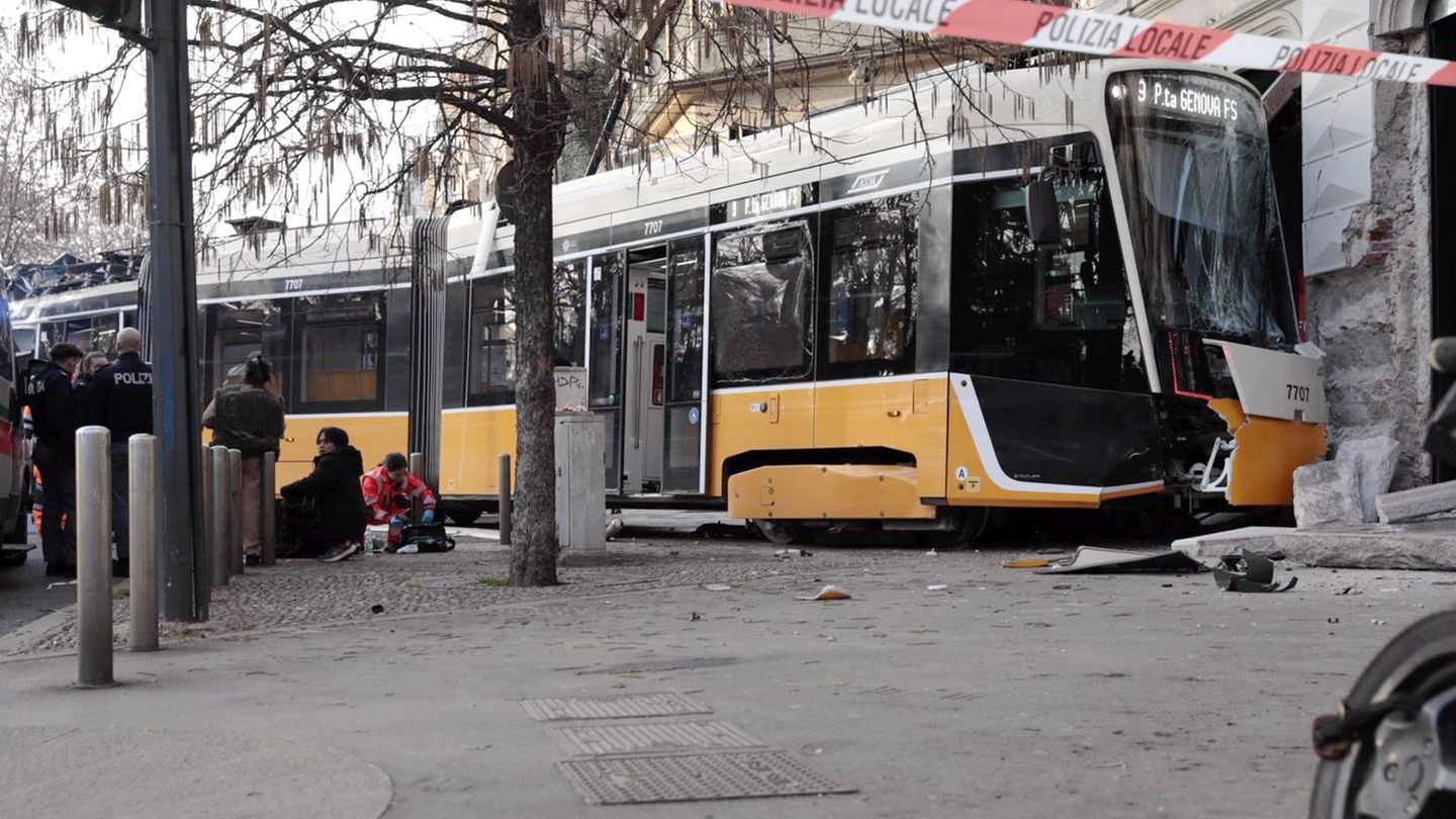 Bei dem Unglück kam ein Insasse ums Leben. Mindestens 39 wurden verletzt. Foto: Francesco Enriquez/IPA via ZUMA Press/dpa
