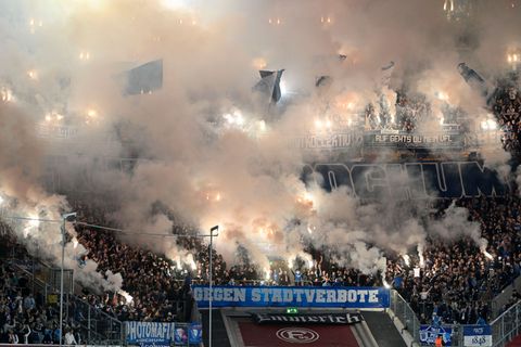 10.000 Fans haben den VfL Bochum nach Düsseldorf begleitet. Die Anreise betrug nur etwa 50 Kilometer. Foto: Anke Waelischmiller/