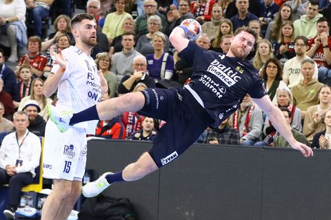 Johannes Golla und die SG Flensburg-Handewitt spielten gegen die HSG Wetzlar. (Archivbild) Foto: Michael Hundt/dpa