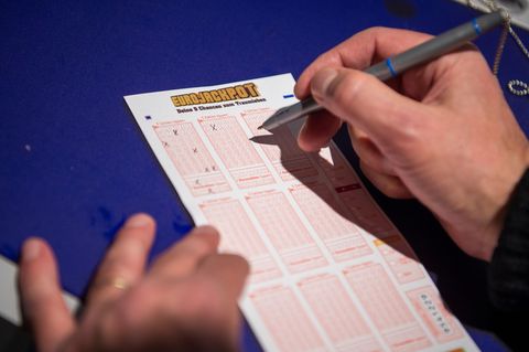Auf die richtigen Zahlen setzte im Eurojackpott ein Lottospieler oder Lottospielerin aus Baden-Württemberg (Symbolfoto)