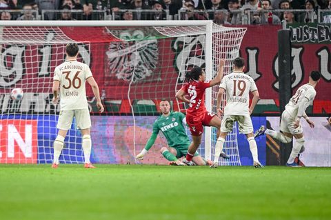 Rodrigo Ribeiro (r.) erzielt die Augsburger Führung gegen Köln