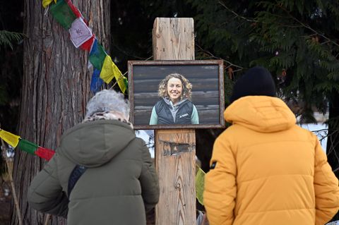 Im Partenkirchener Kurpark erinnert ein Gedenkort an Laura Dahlmeier