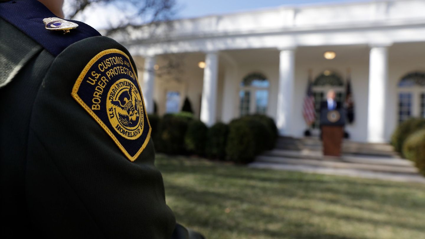 Umstände unklar: US-Heimatschutz nach Tod von Migrant unter Druck