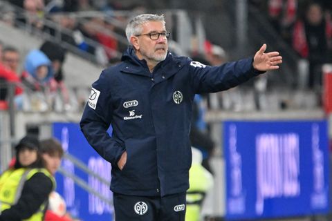 Der FSV Mainz 05 um Trainer Urs Fischer bekommt es mit Bayer Leverkusen zu tun. (Archivbild) Foto: Torsten Silz/dpa