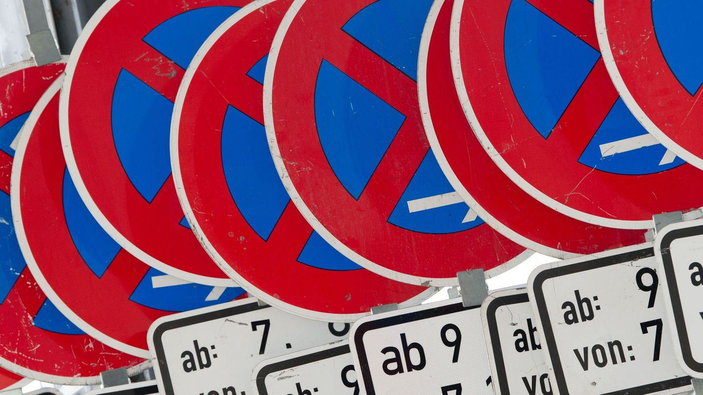 Temporäre Halteverbote sind einer der Gründe, wieso Autos teils abgeschleppt werden müssen. (Symbolbild) Foto: Sebastian Kahnert