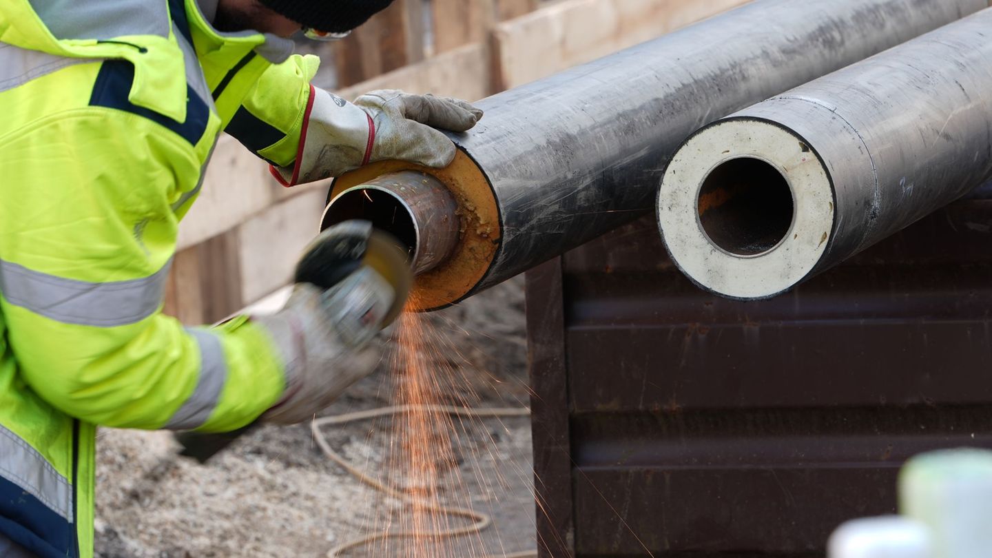 Im Norden Hamburgs beginnen die Hamburger Energiewerke am 2. März 2026 mit dem Bau einer Fernwärmeleitung zum Flughafen. (Symbol