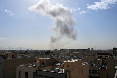 Aus Teheran wurden Explosionen gemeldet. Foto: Vahid Salemi/AP/dpa