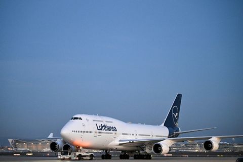 Lufthansa-Maschine in Frankfurt
