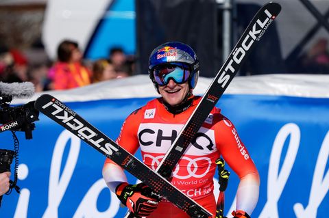 Marco Odermatt gewinnt die Weltcup-Abfahrt von Garmisch-Partenkirchen. Foto: Giovanni Auletta/AP/dpa