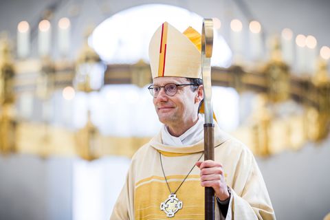 Martin Marahrens, neuer Bischof des Bistums Hildesheim, steht im Dom. Foto: Moritz Frankenberg/dpa