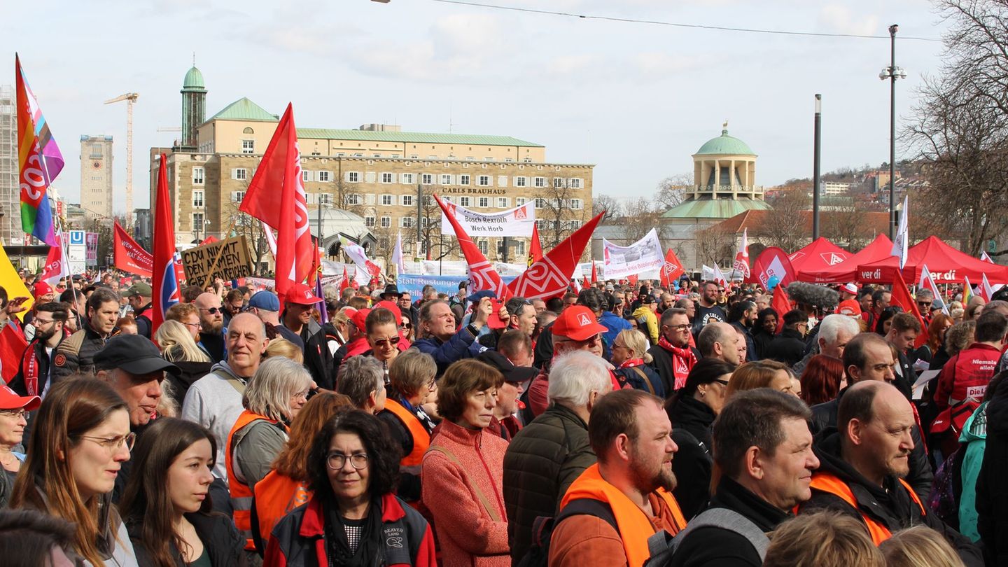 IG Metall, Verdi, DGB: Gewerkschaften demonstrieren: "Menschen brauchen Zukunft"