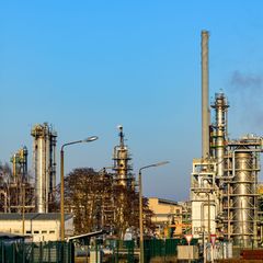 Die PCK-Raffinerie gehört mehrheitlich Rosneft. (Archivbild) Foto: Patrick Pleul/dpa