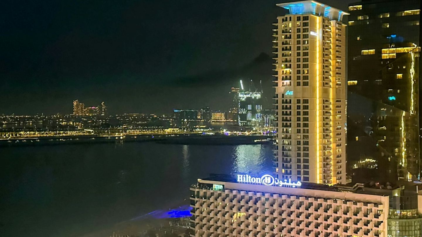 Augenzeugen: Explosion auf bekannter künstlicher Inselgruppe in Dubai