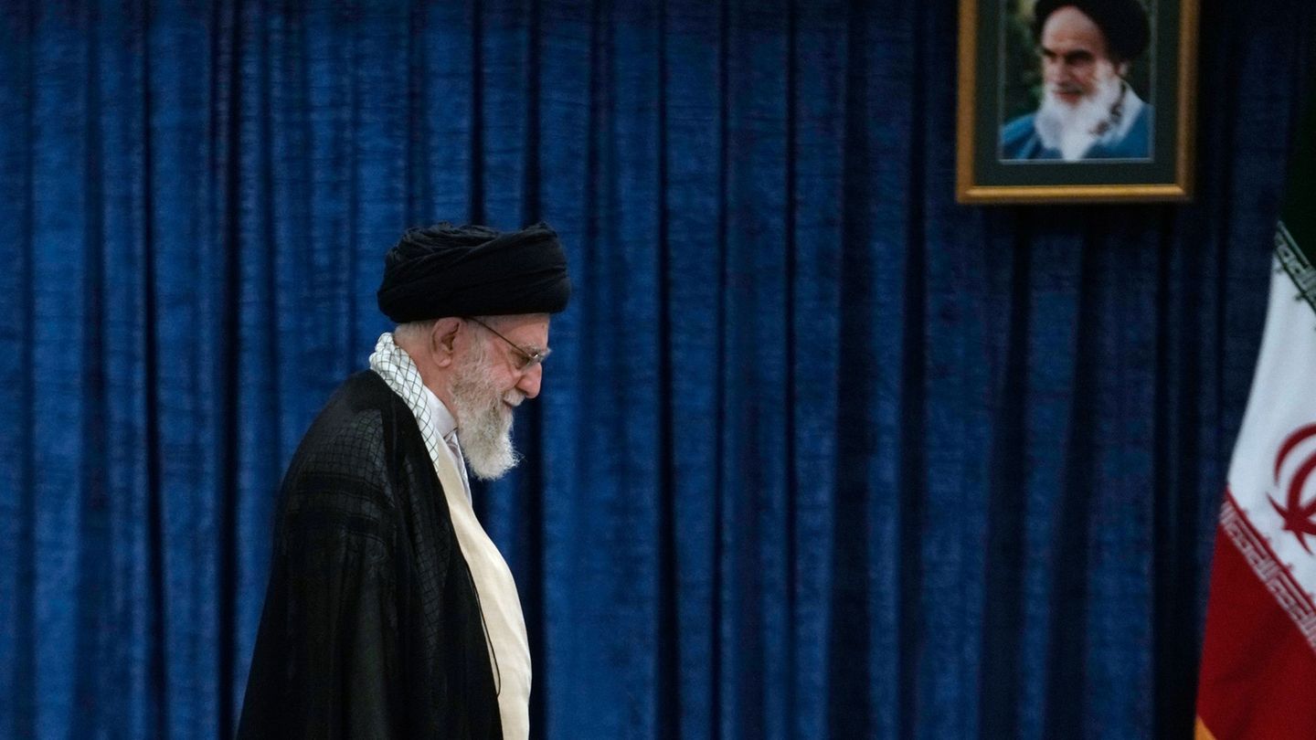 Staatsoberhaupt: Irans mächtigster Mann und Religionsführer Chamenei ist tot