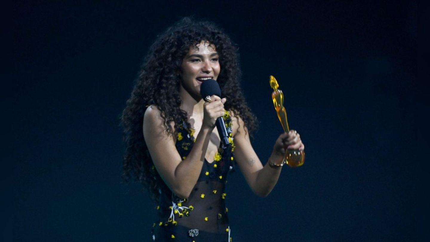Brit Awards 2026: Olivia Dean triumphiert in Manchester