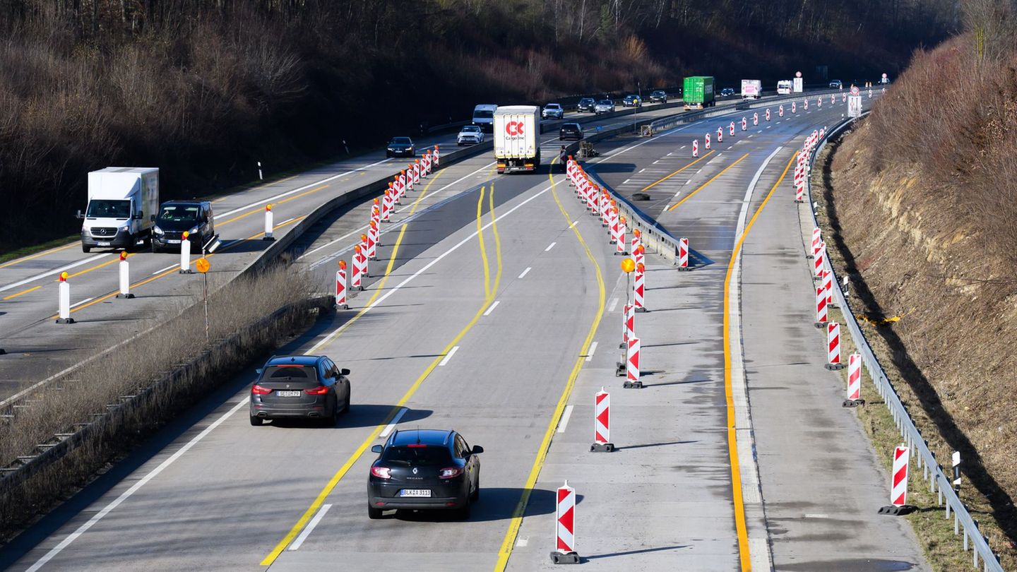 Auf der Autobahn 7 bei Hildesheim mussten einige Arbeiten verschoben werden. Foto: Julian Stratenschulte/dpa