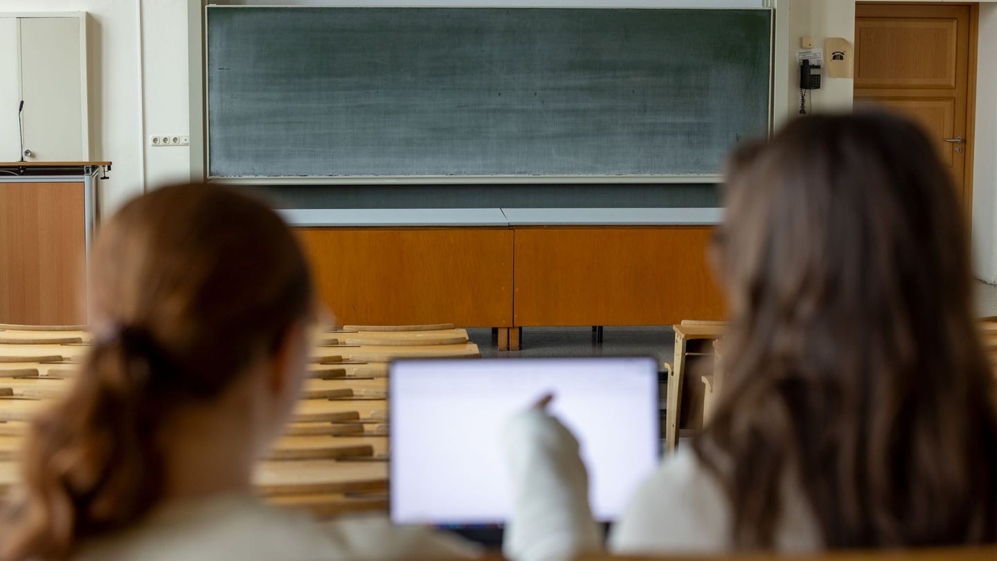 Die durch den hessischen Hochschulpakt vorgegebenen Sparzwänge haben Folgen - auch an der Justus-Liebig-Universität in Gießen. F