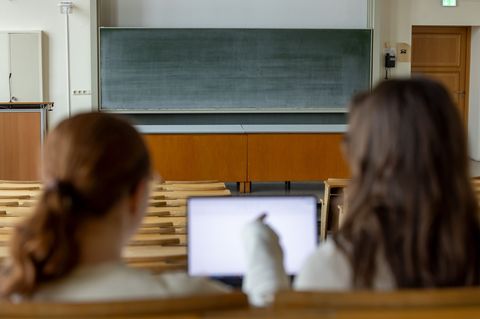 Die durch den hessischen Hochschulpakt vorgegebenen Sparzwänge haben Folgen - auch an der Justus-Liebig-Universität in Gießen. F