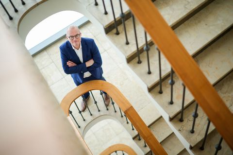 Ein Mann will nach oben - leicht wird es nicht für den Anwärter der NRW-SPD auf das Ministerpräsidentenamt in Nordrhein-Westfale