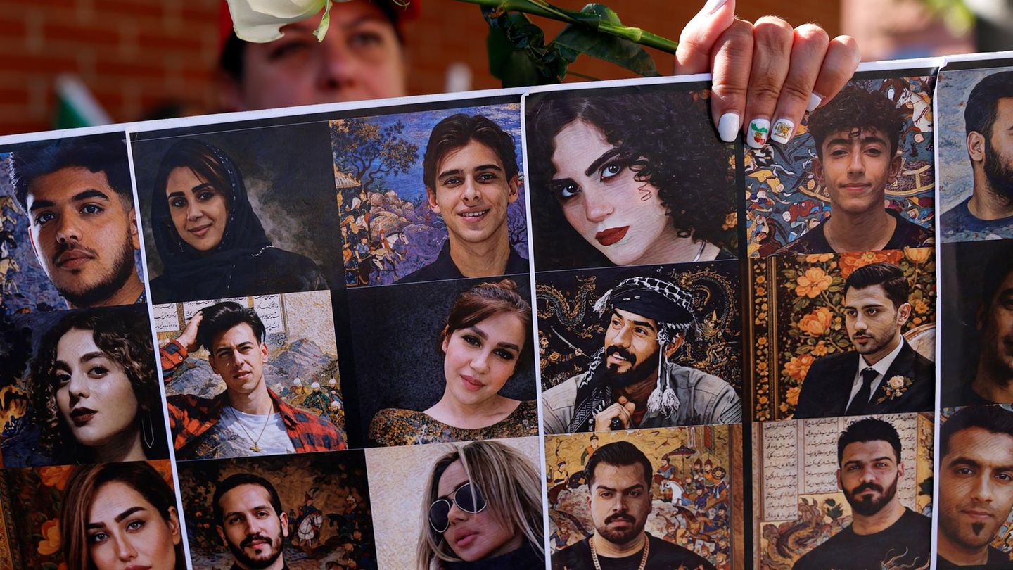 Ein Plakat mit Opfern im Iran