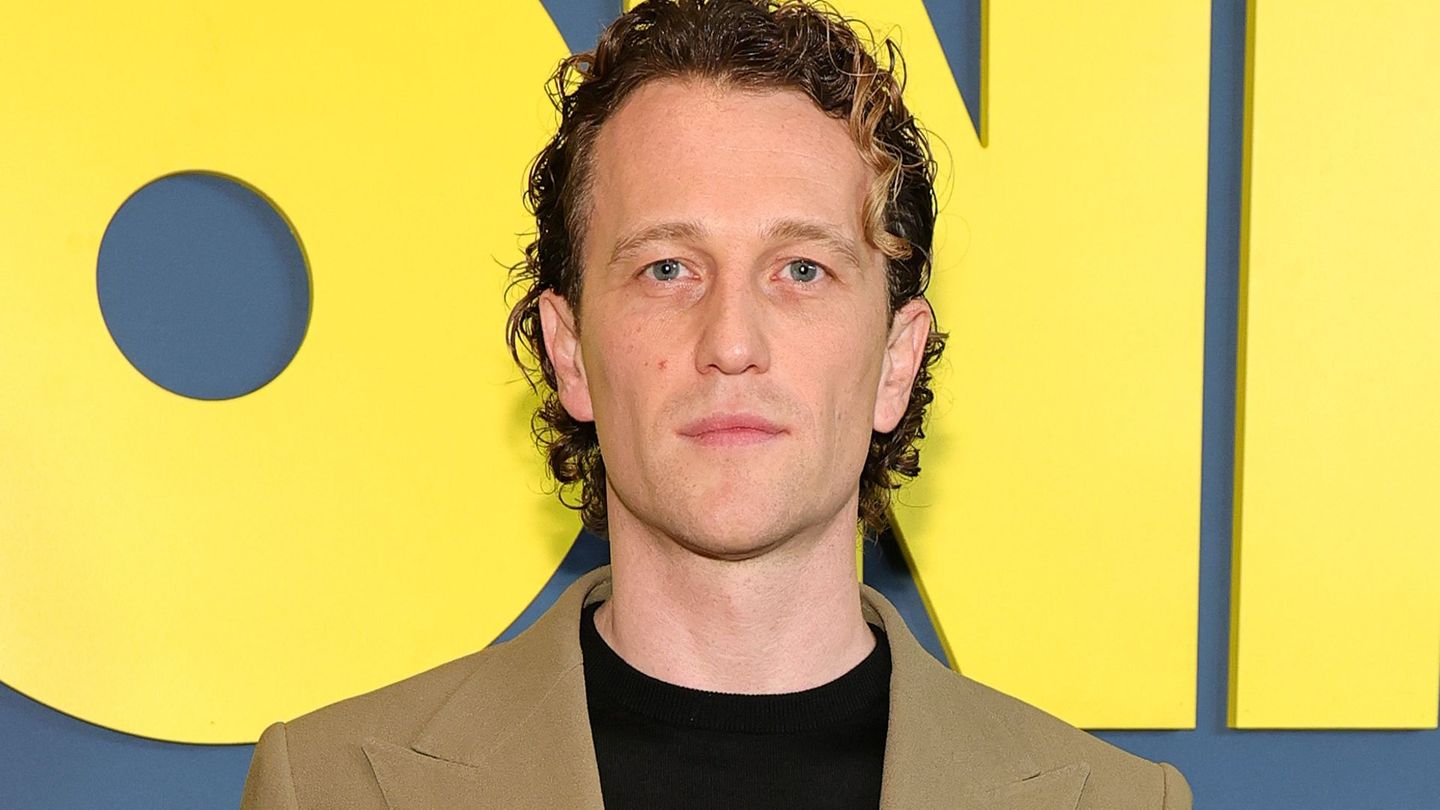 Am Set von "Ponies" merkte Artjom Gilz, dass er "ein bisschen" an seinem Humor arbeiten musste.