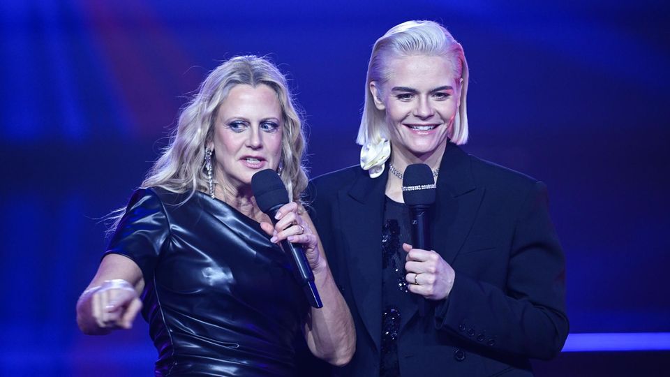 Moderatorinnen-Duo Barbara Schöneberger (l.) und Hazel Brugger