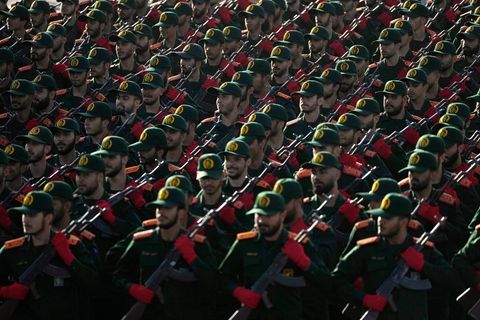 Irans Elitestreitmacht kündigt Rache für den Tod des obersten Führer des Landes an. (Archivbild) Foto: Vahid Salemi/AP/dpa