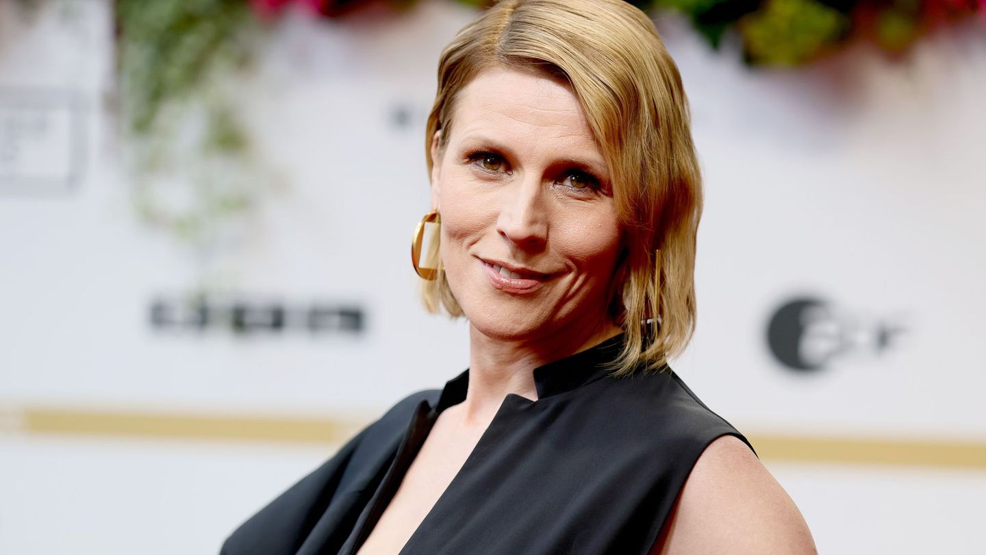 Schauspielerin Franziska Weisz ist als Ermittlerin zurück: Die ehemalige "Tatort"-Kommissarin ist ab 6. März im neuen ZDF-Feitagskrimi "Mordufer" zu sehen.