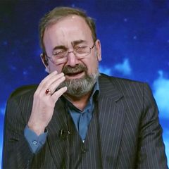 Tränen im Studio: Hier meldet Irans Staats-TV den Tod Chameneis