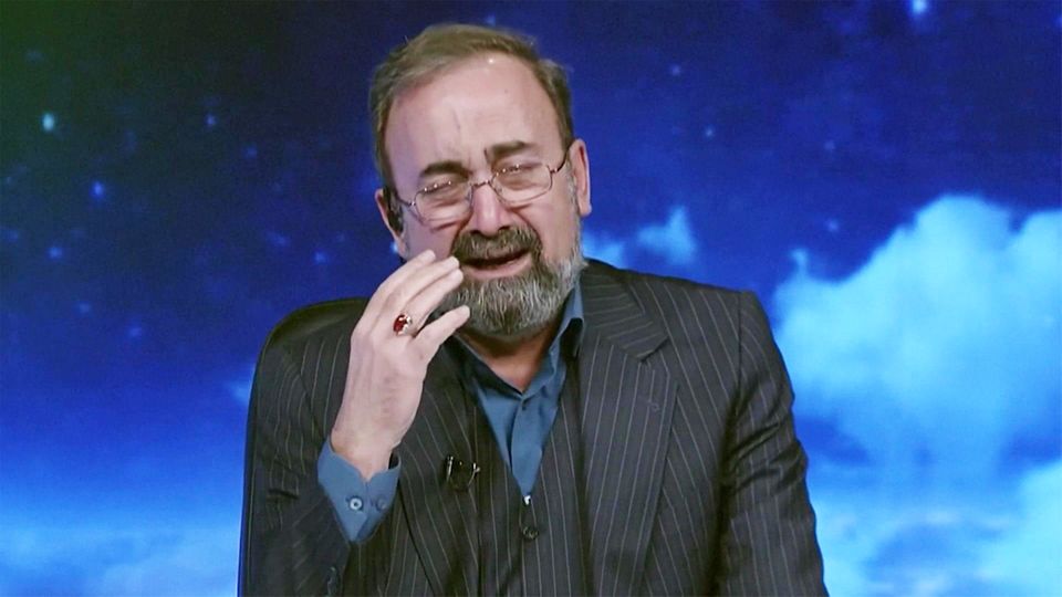 Tränen im Studio: Hier meldet Irans Staats-TV den Tod Chameneis