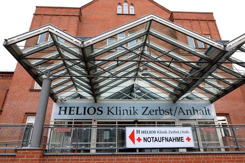 Der Landkreis Anhalt-Bitterfeld hat die Verantwortung für den Klinikbetrieb in Zerbst übernommen. (Archivbild) Foto: Peter Gerck