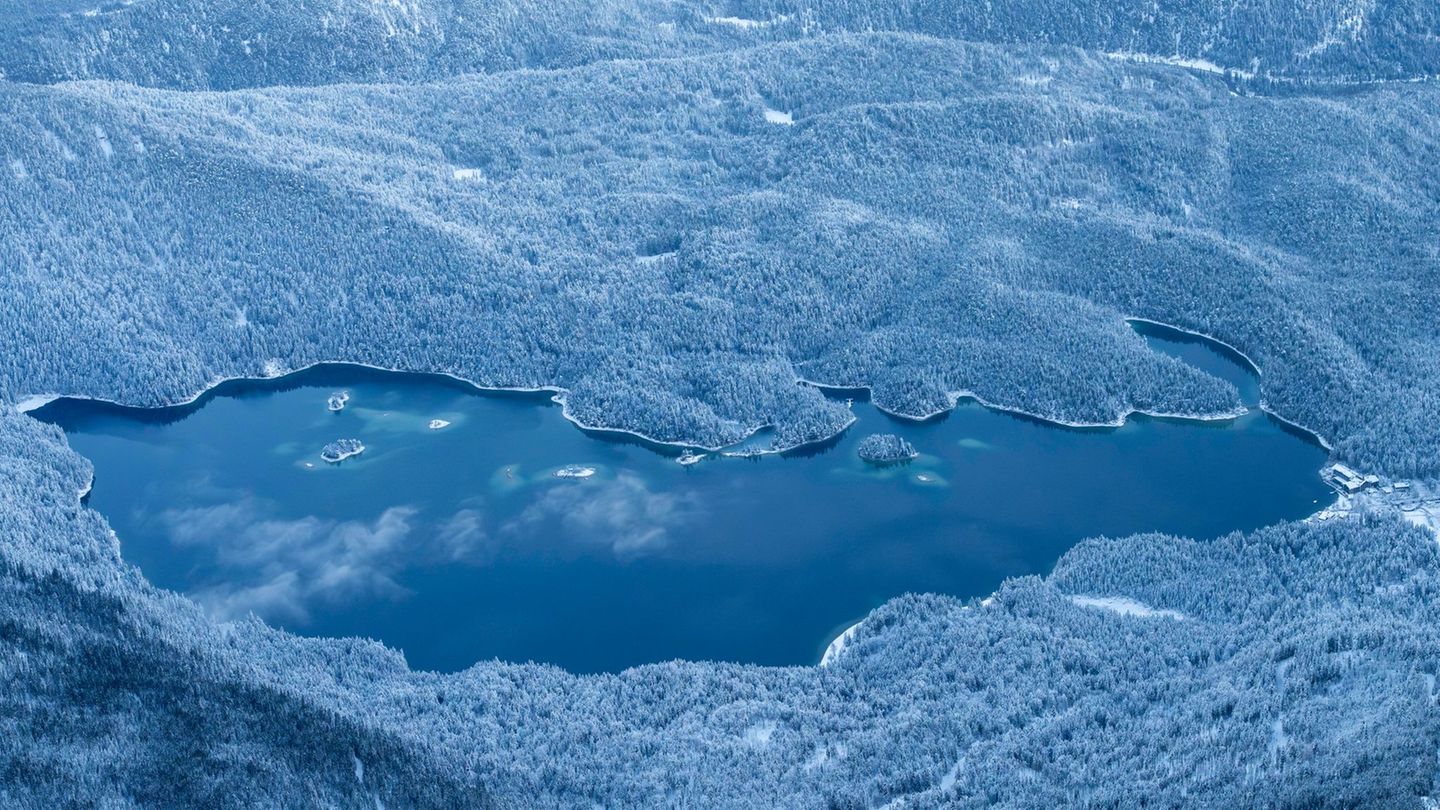 Wetter: Drei Menschen brechen am Eibsee ins Eis ein