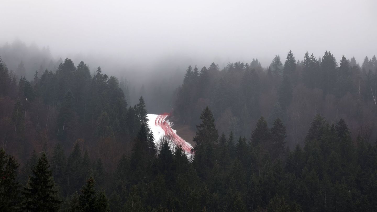 Nebel-Absage: Super-G fällt aus Foto: Karl-Josef Hildenbrand/dpa