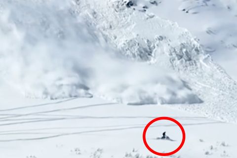 USA: Snowbiker löst XXL-Lawine aus - und rast um sein Leben