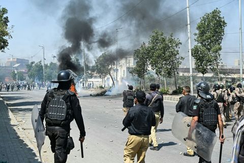 Polizei setzt Tränengas ein